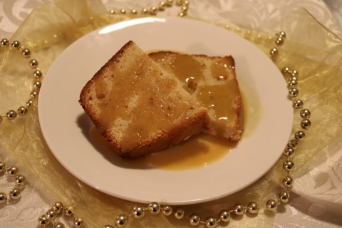 golden-eggnogg-bread-with-rum-sauce-recipe-069-mobile
