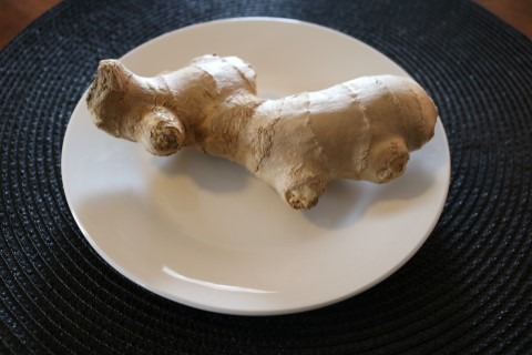How to Peel Ginger Root 022 (Mobile)